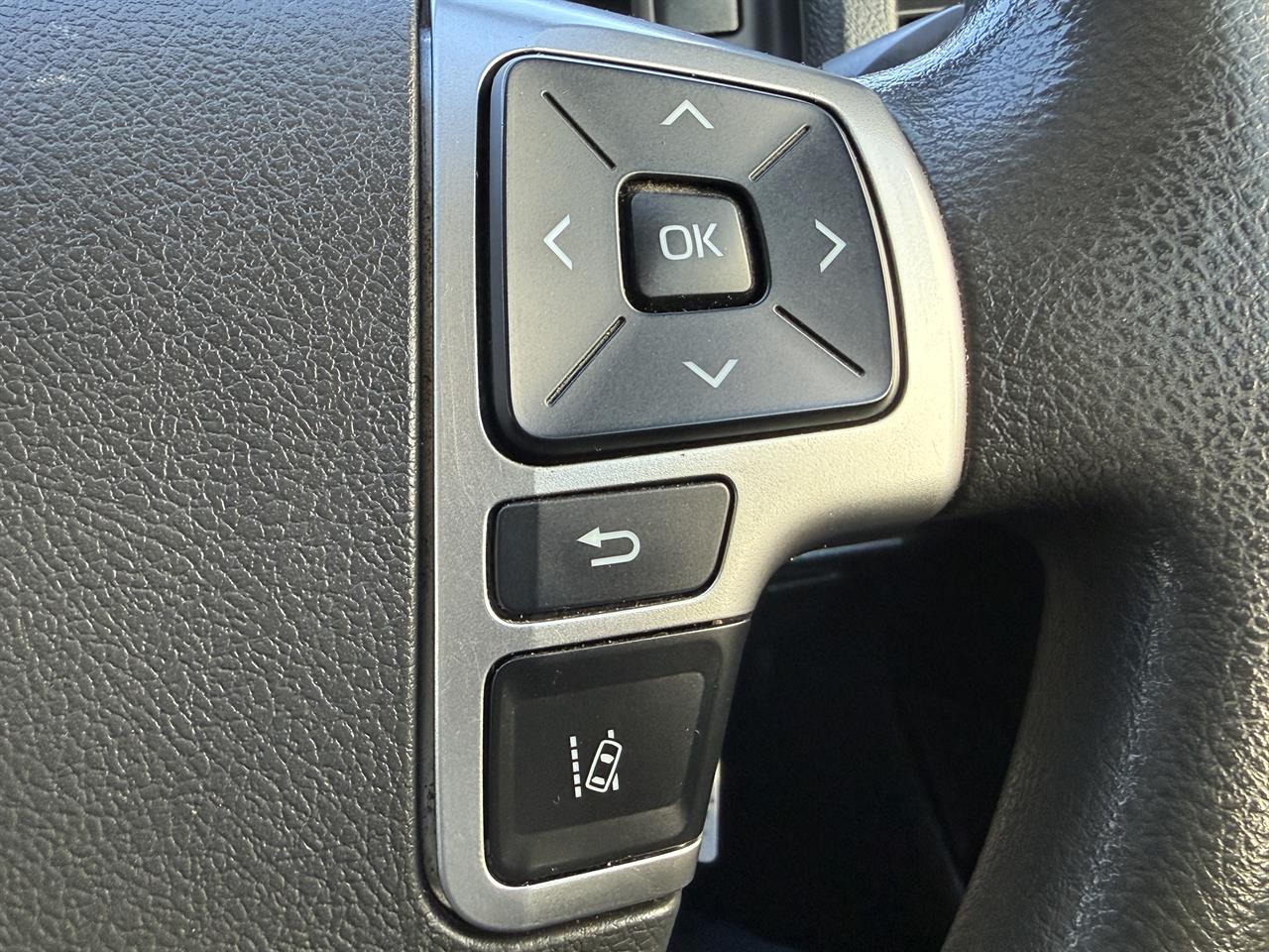 2020 Toyota Hiace thumbnail