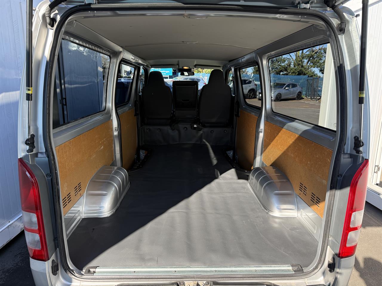 2020 Toyota Hiace thumbnail