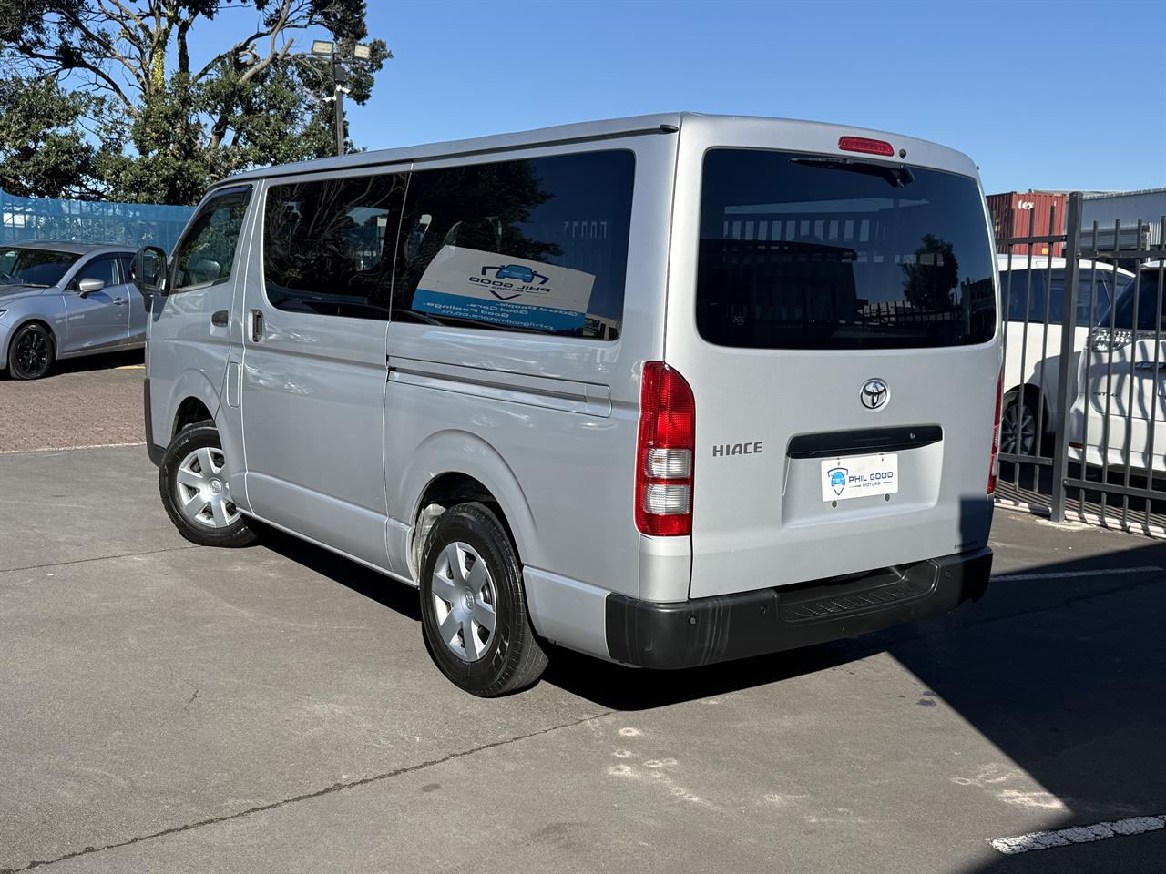 2020 Toyota Hiace thumbnail