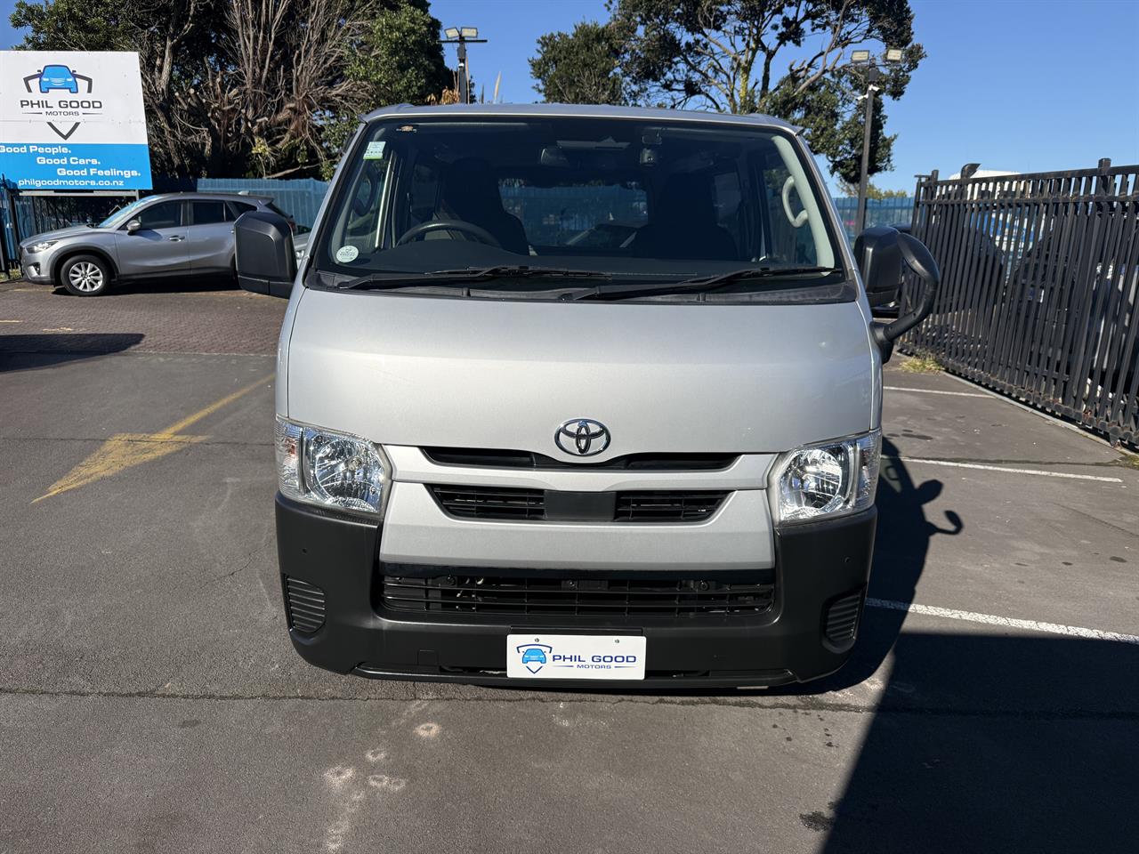 2020 Toyota Hiace thumbnail