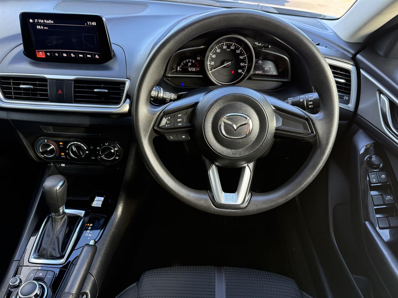 2018 Mazda Axela thumbnail