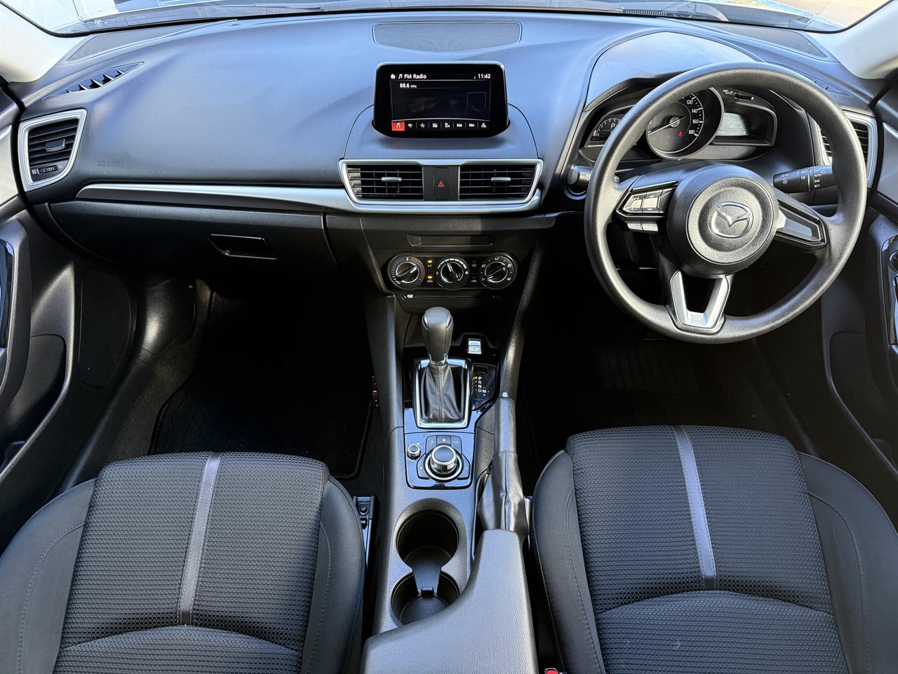 2018 Mazda Axela thumbnail