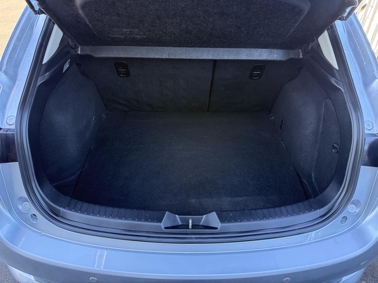 2018 Mazda Axela thumbnail