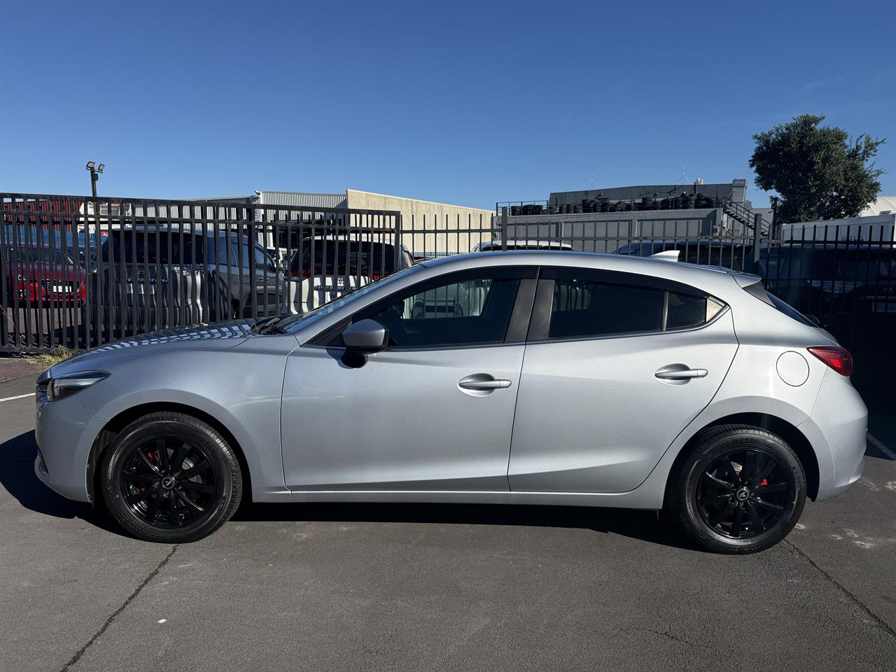 2018 Mazda Axela thumbnail