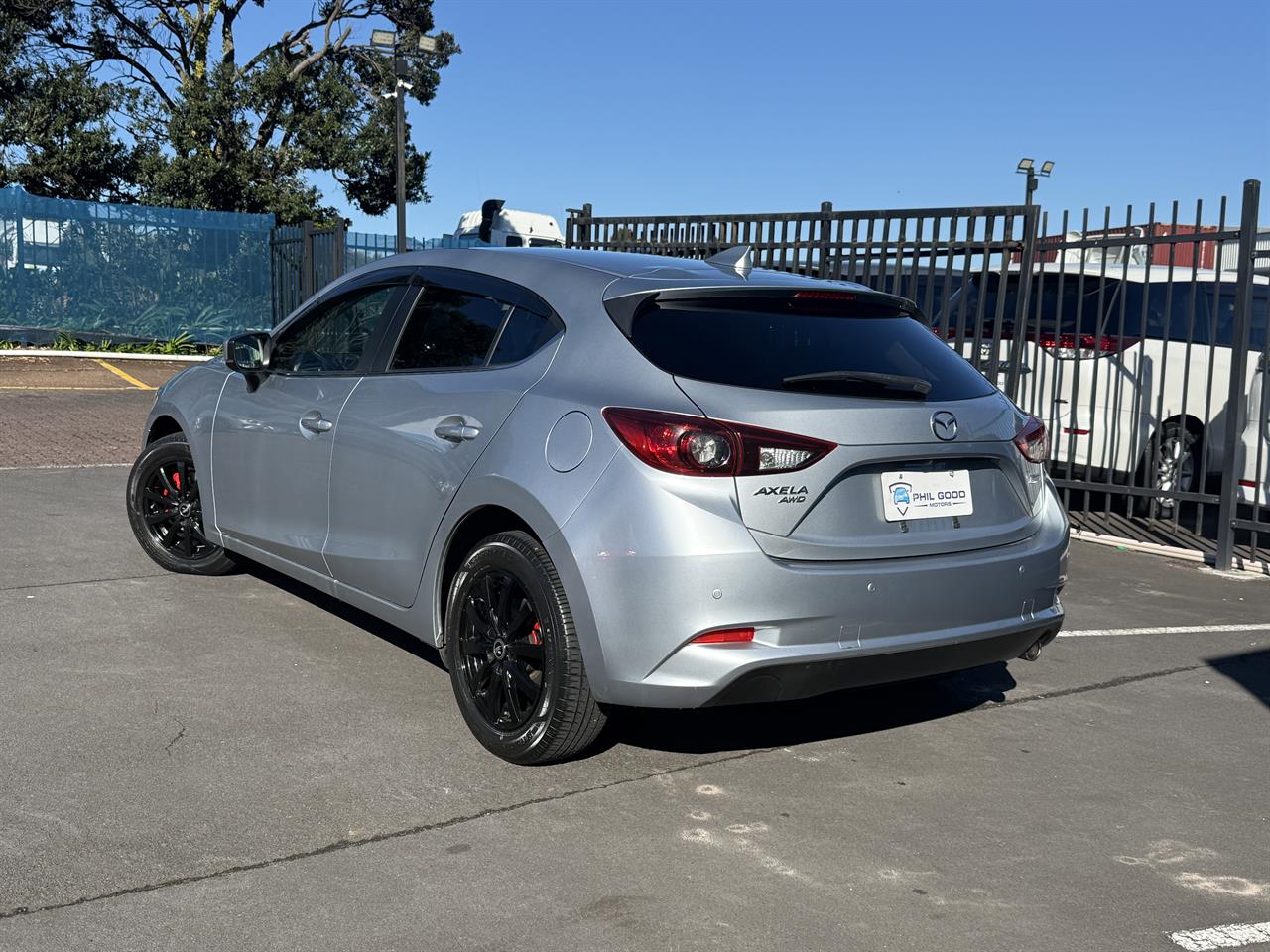 2018 Mazda Axela thumbnail