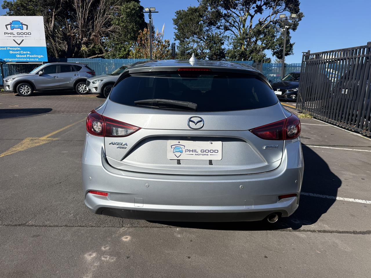 2018 Mazda Axela thumbnail