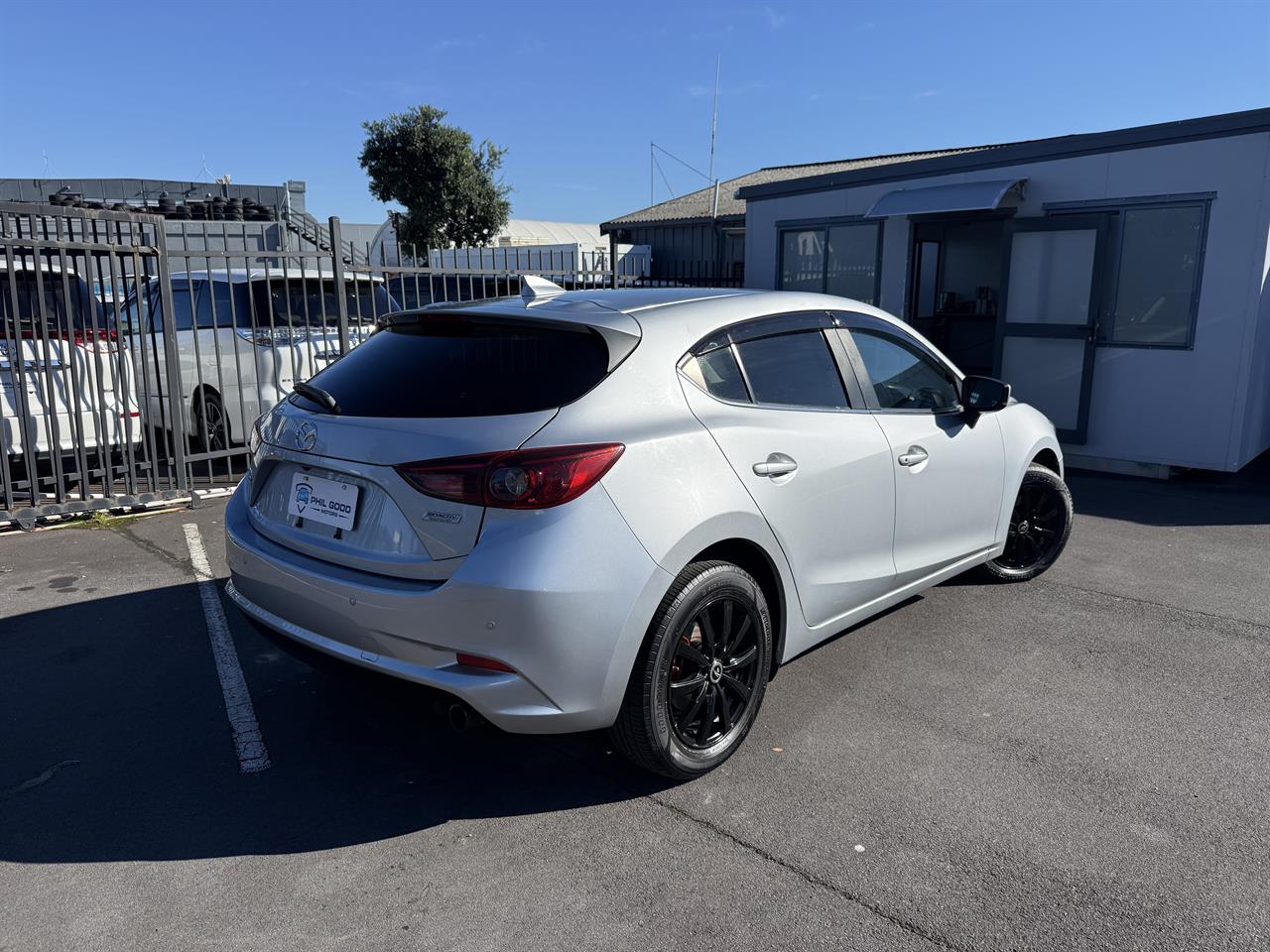 2018 Mazda Axela thumbnail