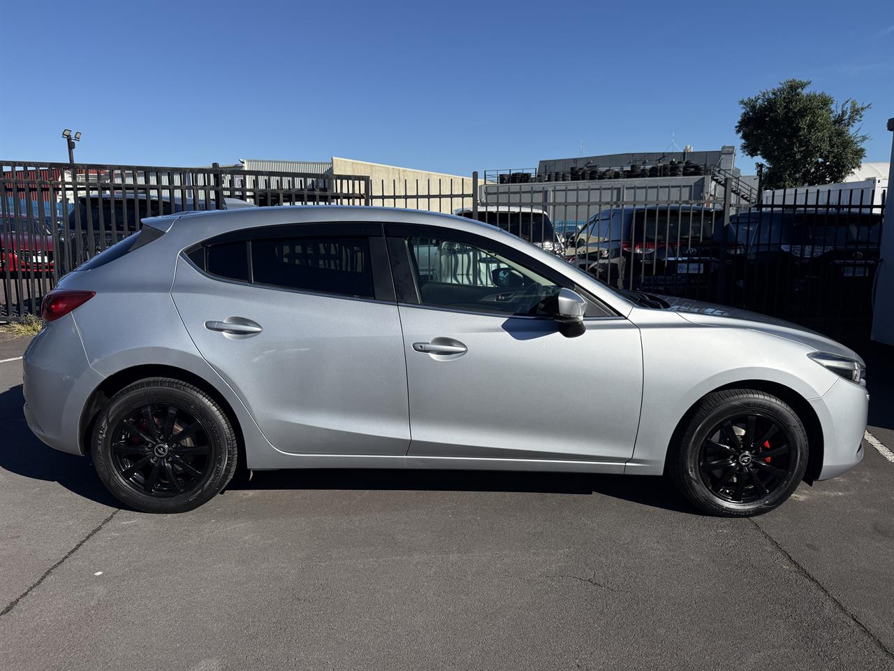 2018 Mazda Axela thumbnail