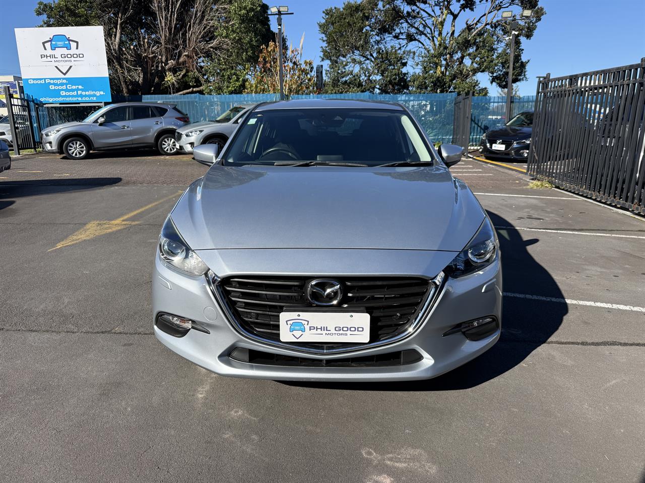2018 Mazda Axela thumbnail