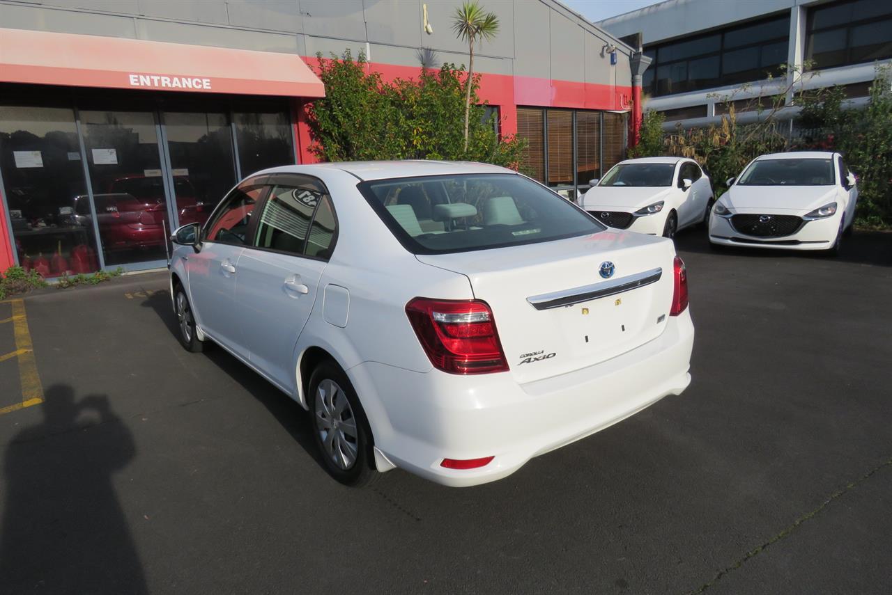 2015 Toyota Corolla thumbnail