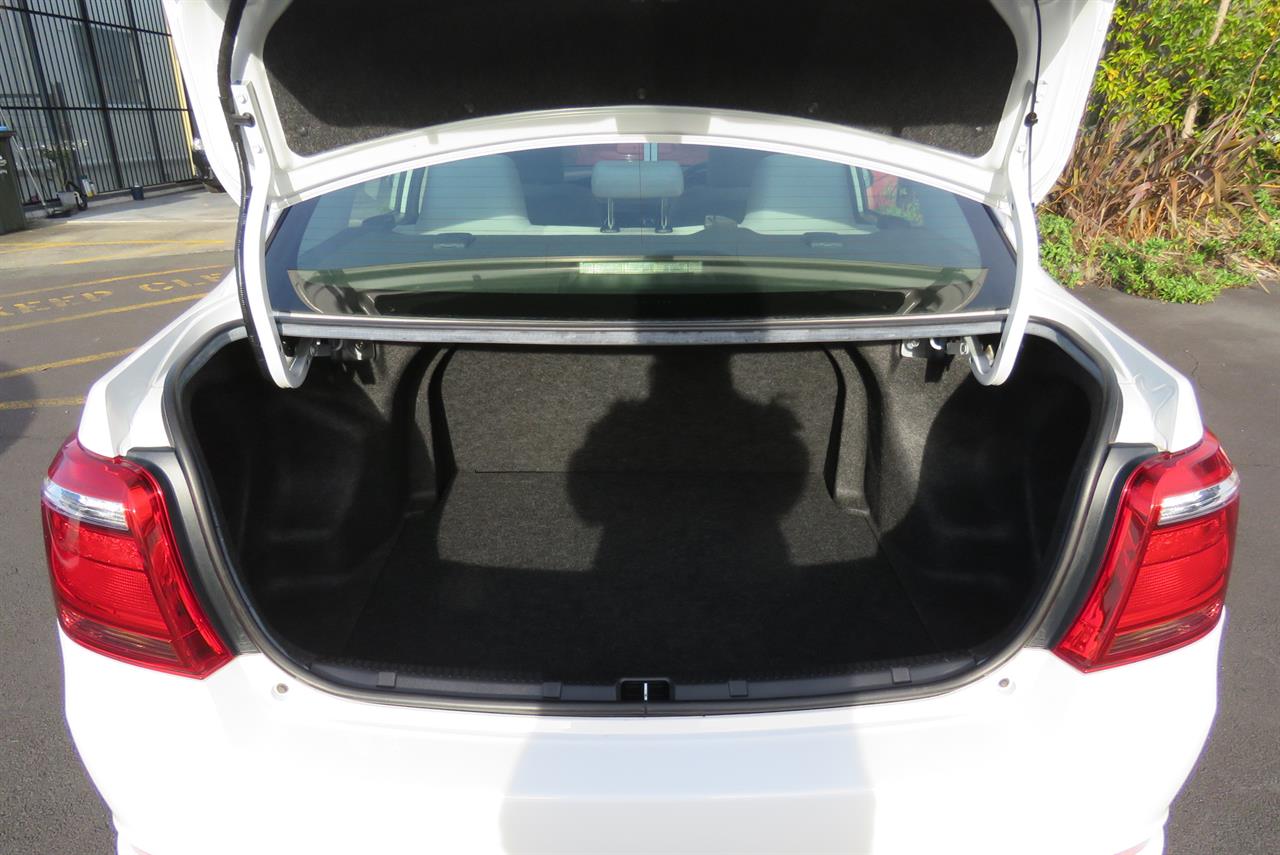 2015 Toyota Corolla thumbnail
