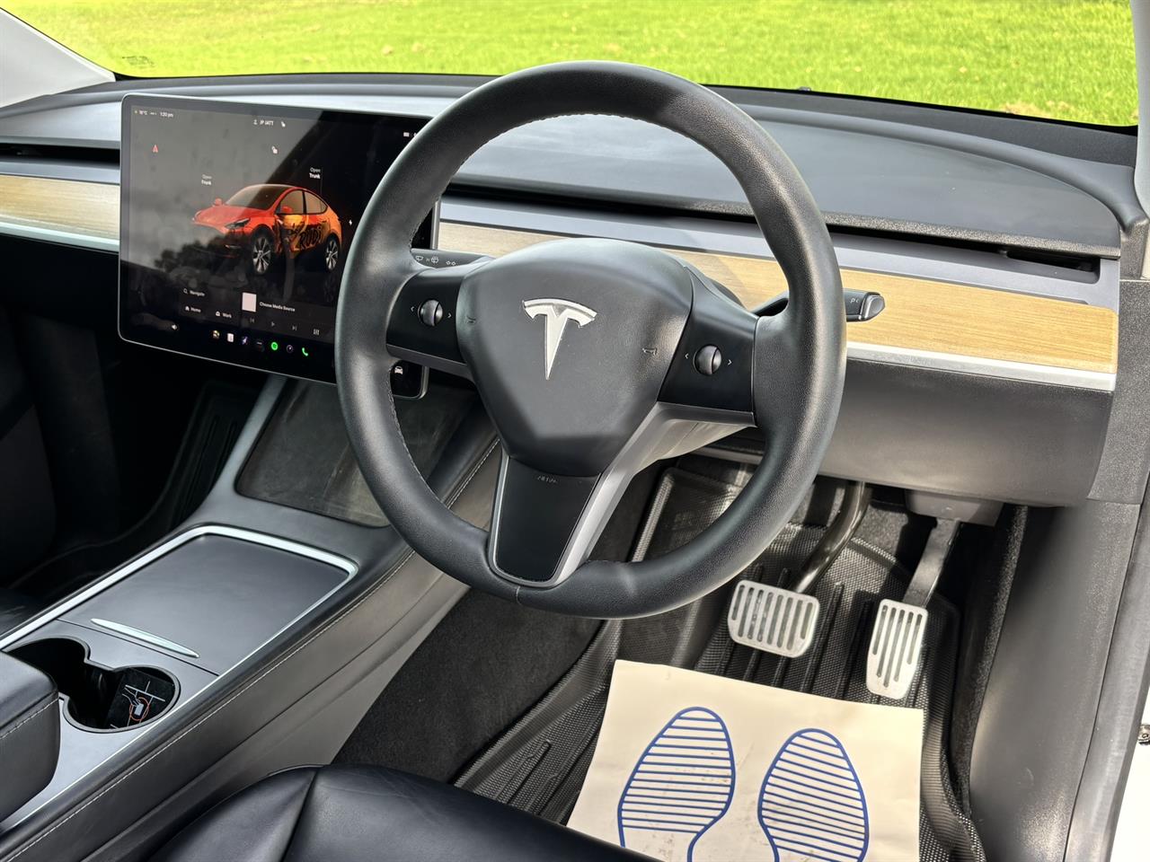 2023 Tesla Model thumbnail