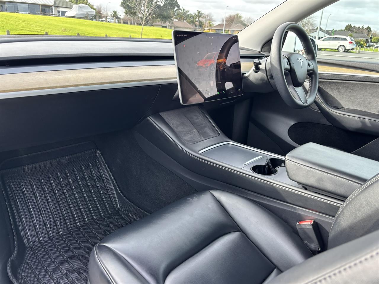 2023 Tesla Model thumbnail