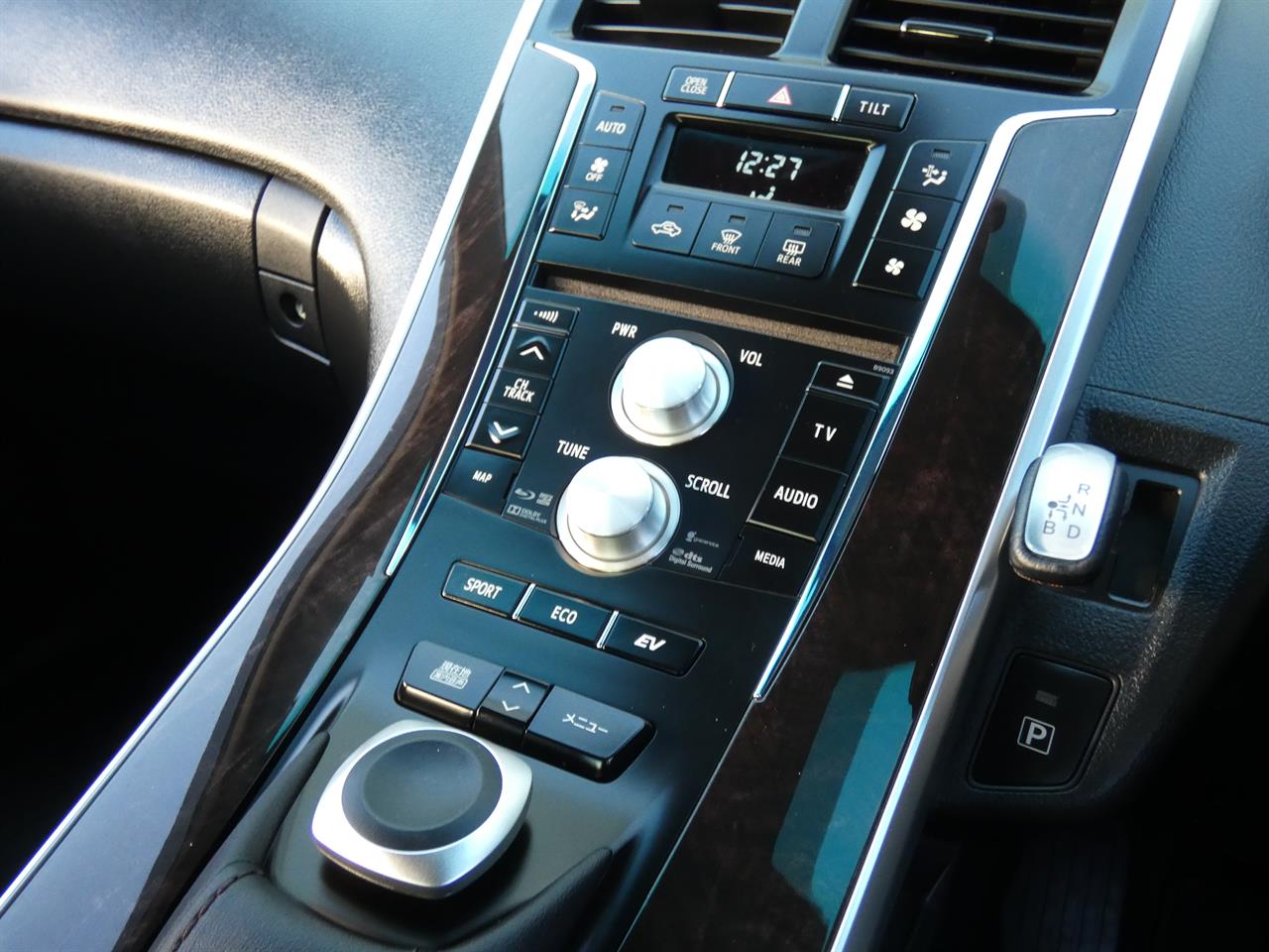 2016 Toyota Sai thumbnail