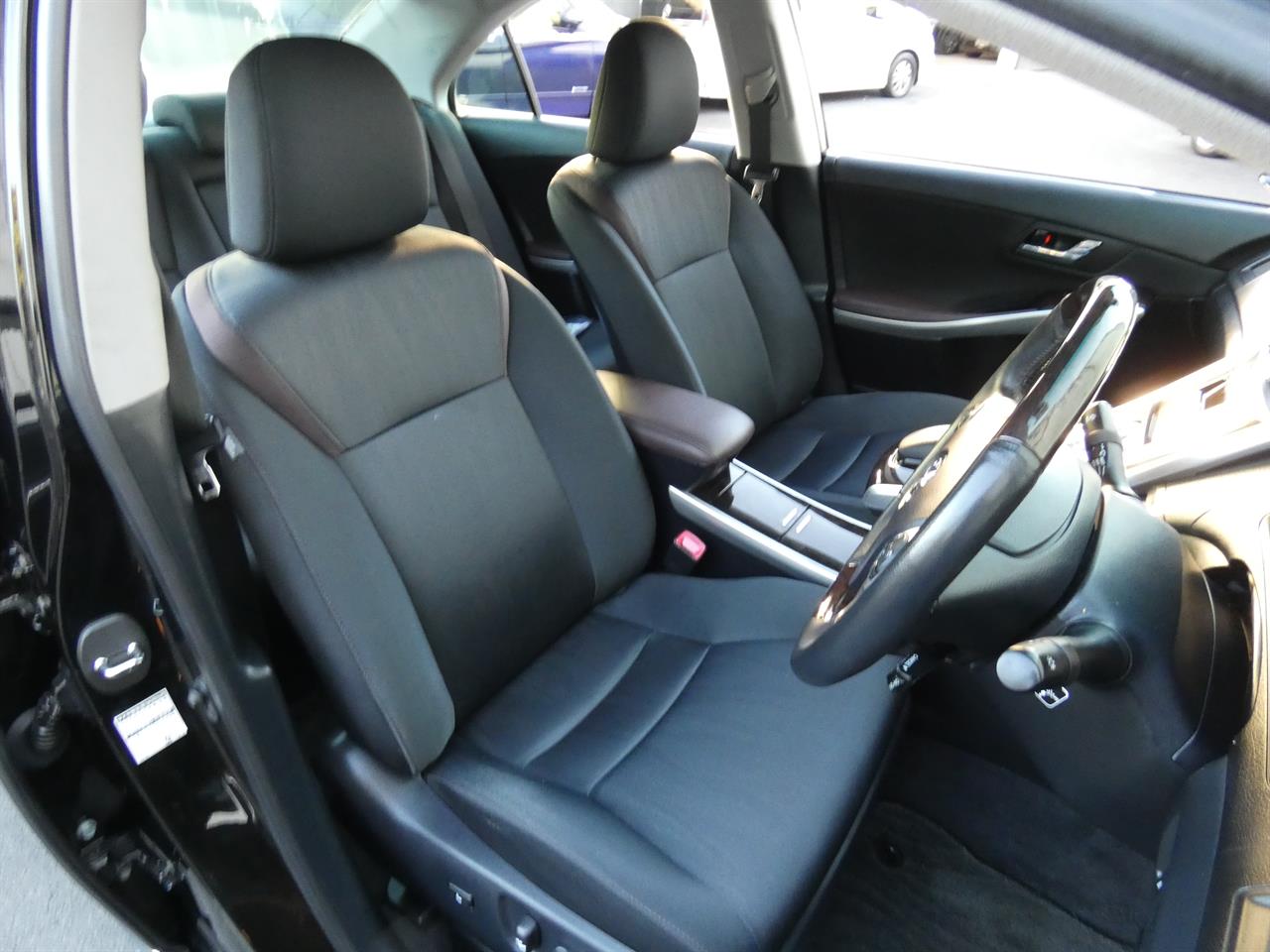 2016 Toyota Sai thumbnail