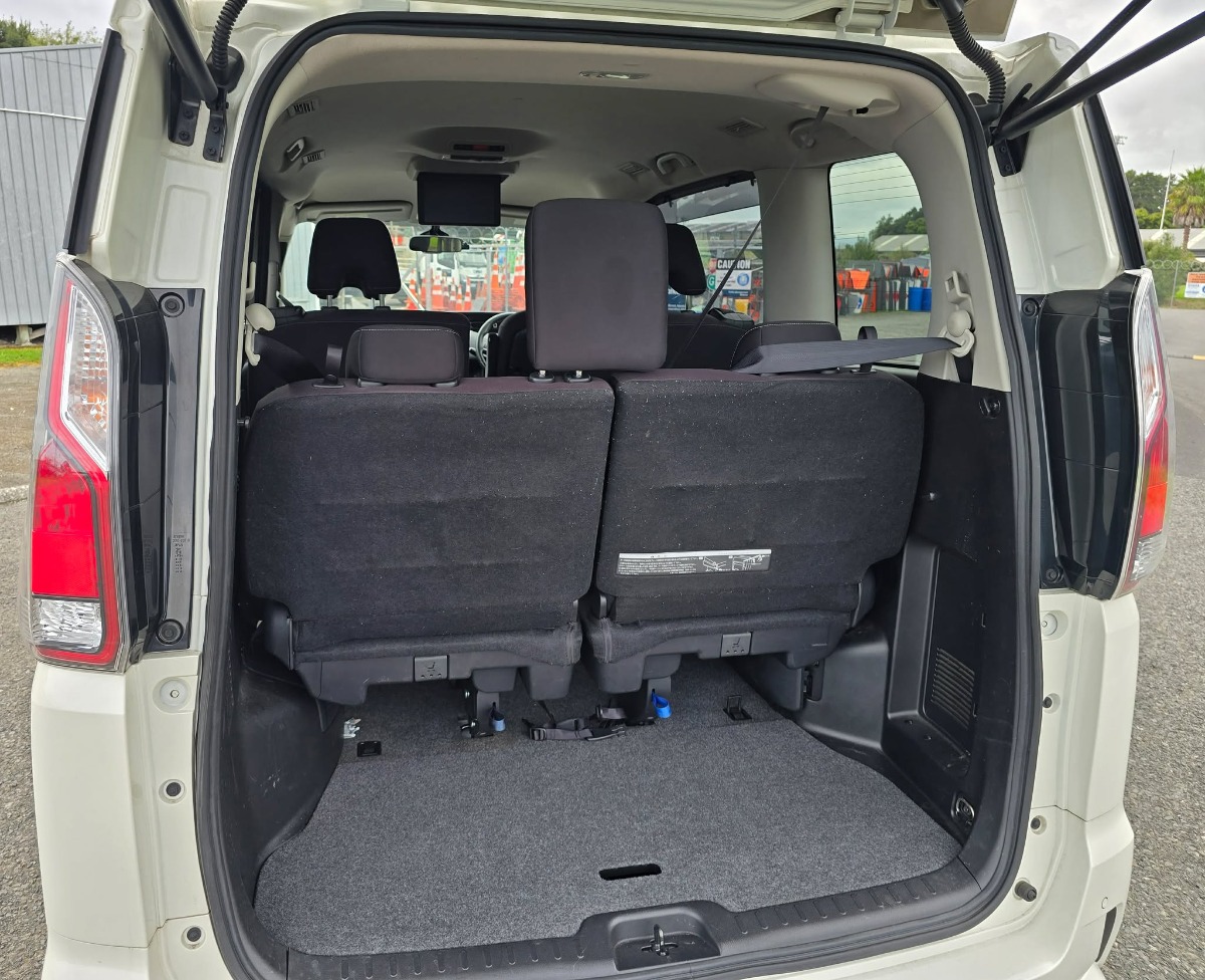 2019 Nissan Serena thumbnail