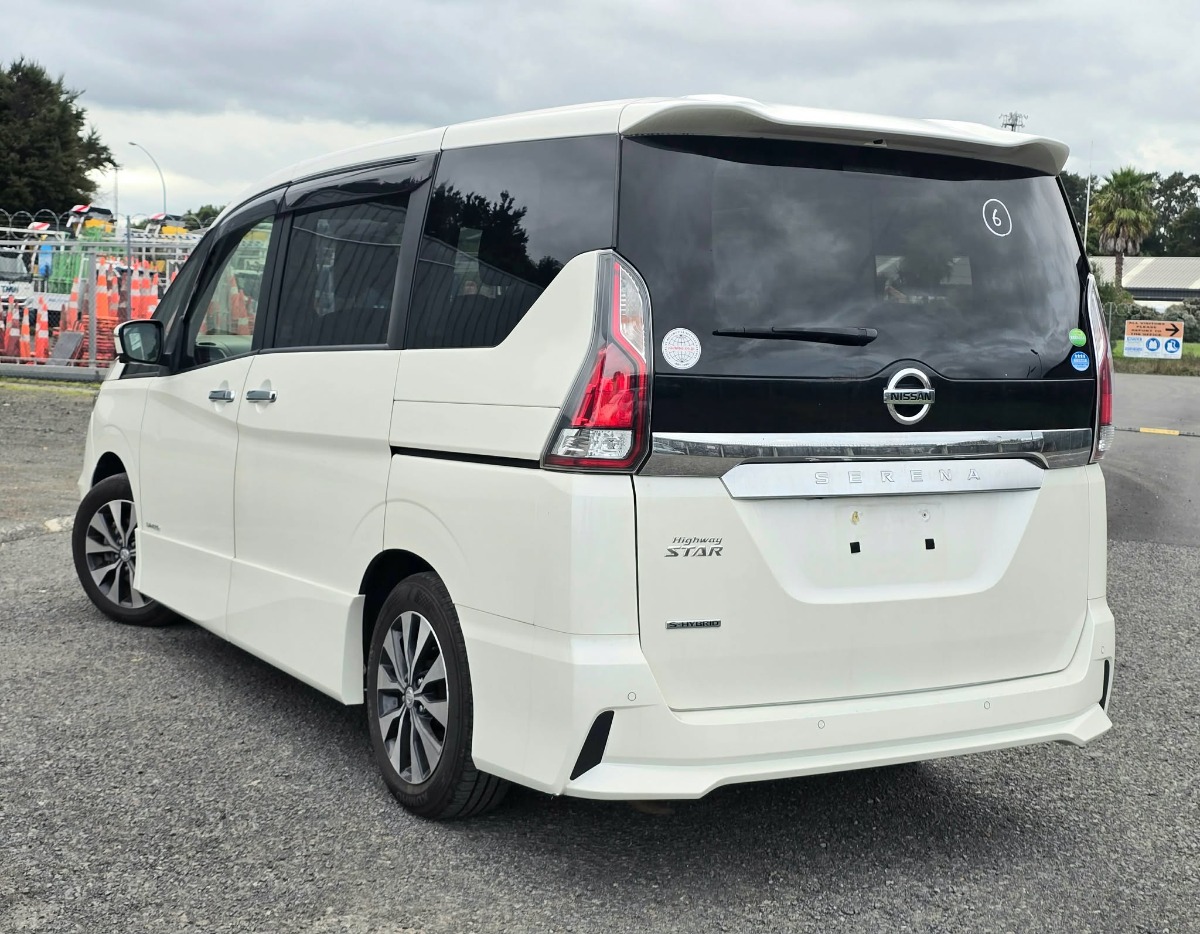 2019 Nissan Serena thumbnail