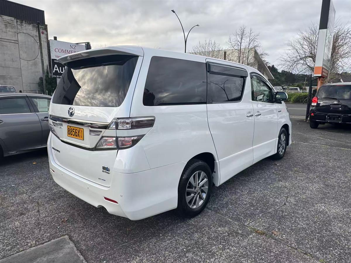 2012 Toyota Vellfire thumbnail