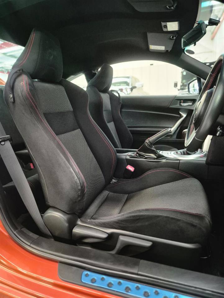 2015 Toyota 86 thumbnail