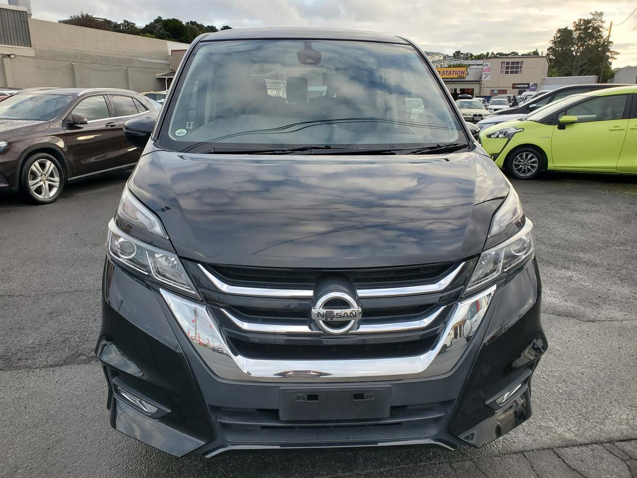 2017 Nissan Serena thumbnail