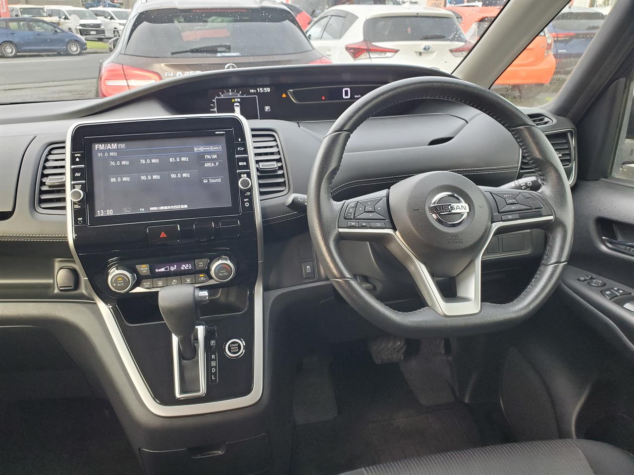 2017 Nissan Serena thumbnail