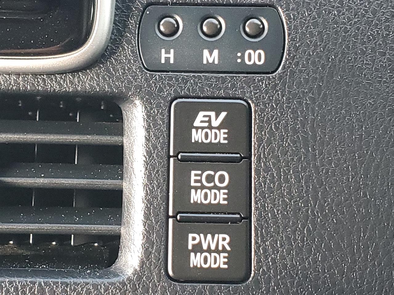 2015 Toyota Noah thumbnail