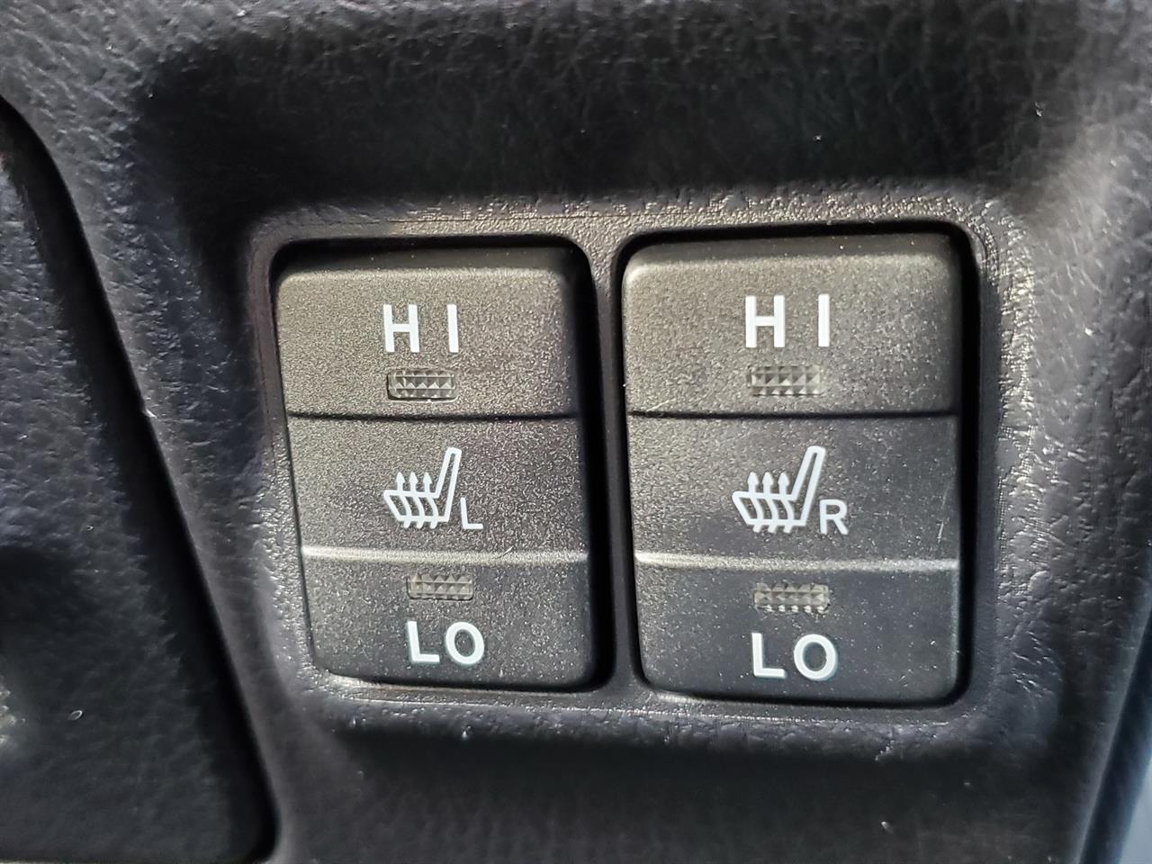 2015 Toyota Noah thumbnail