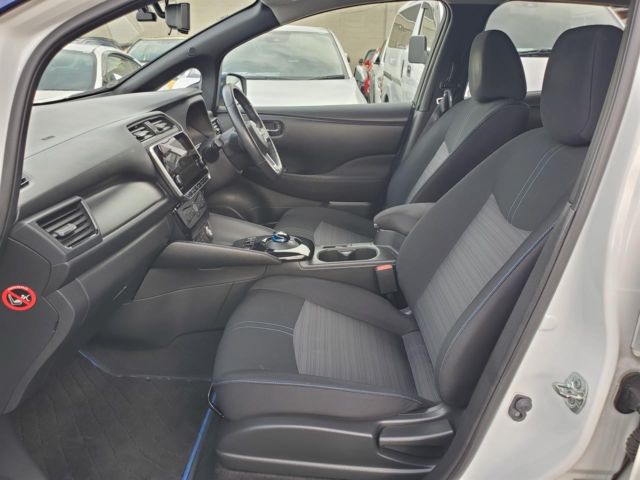2022 Nissan Leaf thumbnail