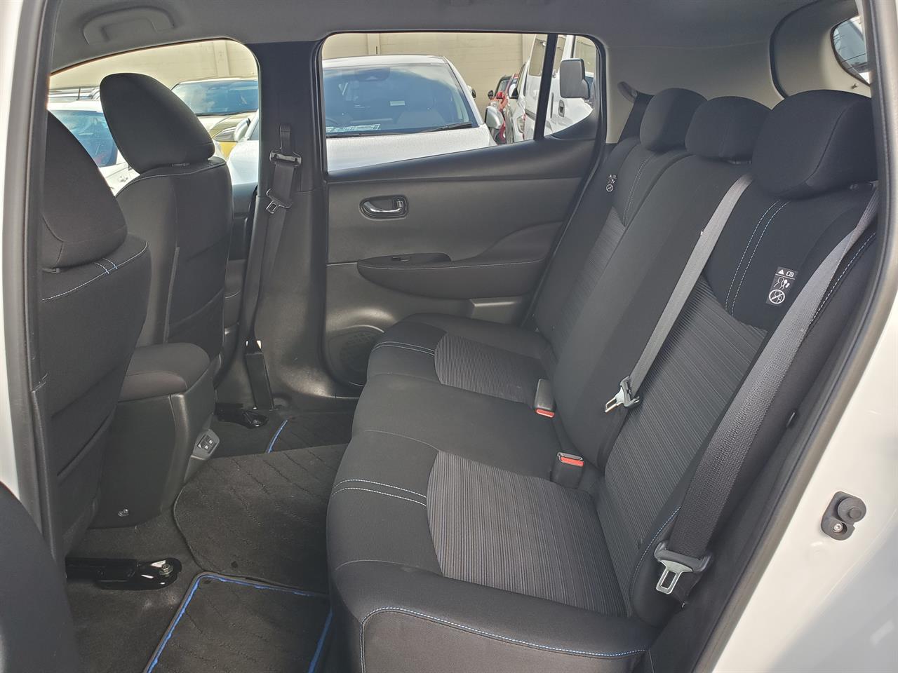 2022 Nissan Leaf thumbnail