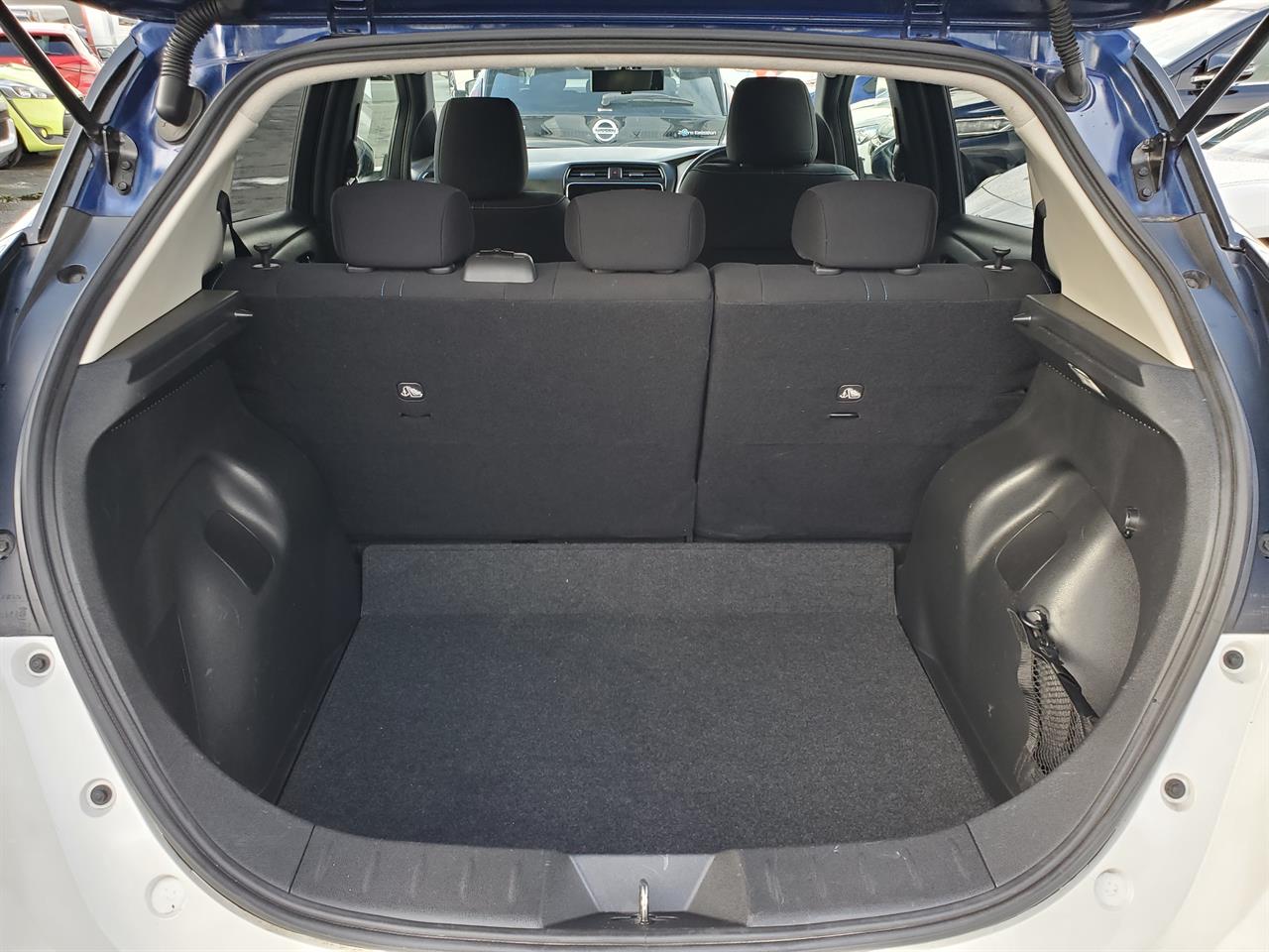 2022 Nissan Leaf thumbnail