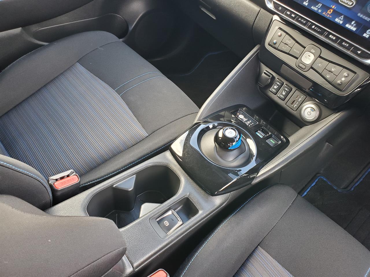 2022 Nissan Leaf thumbnail