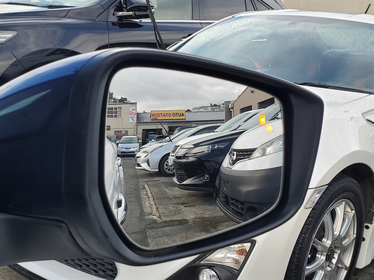 2022 Nissan Leaf thumbnail