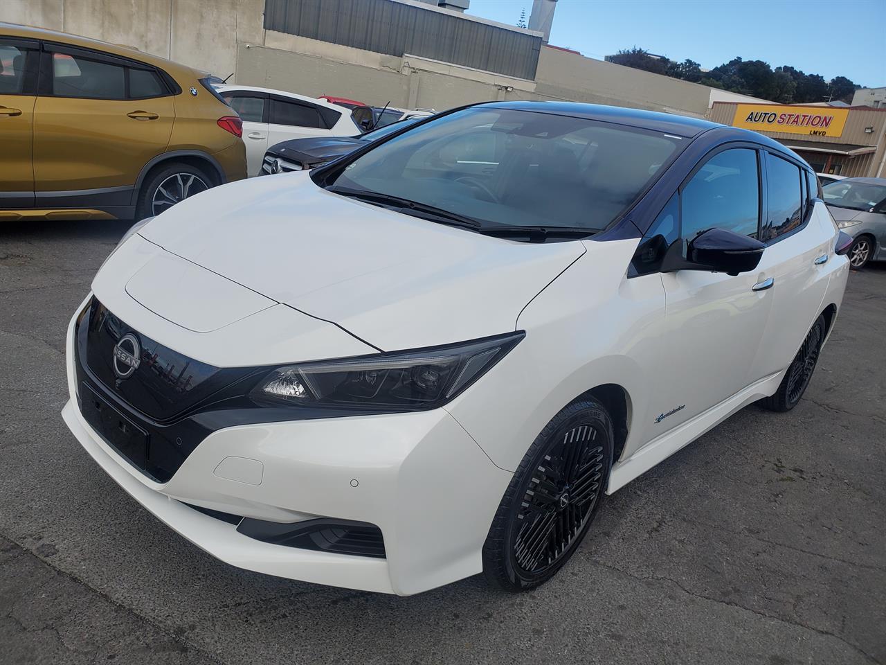 2022 Nissan Leaf thumbnail
