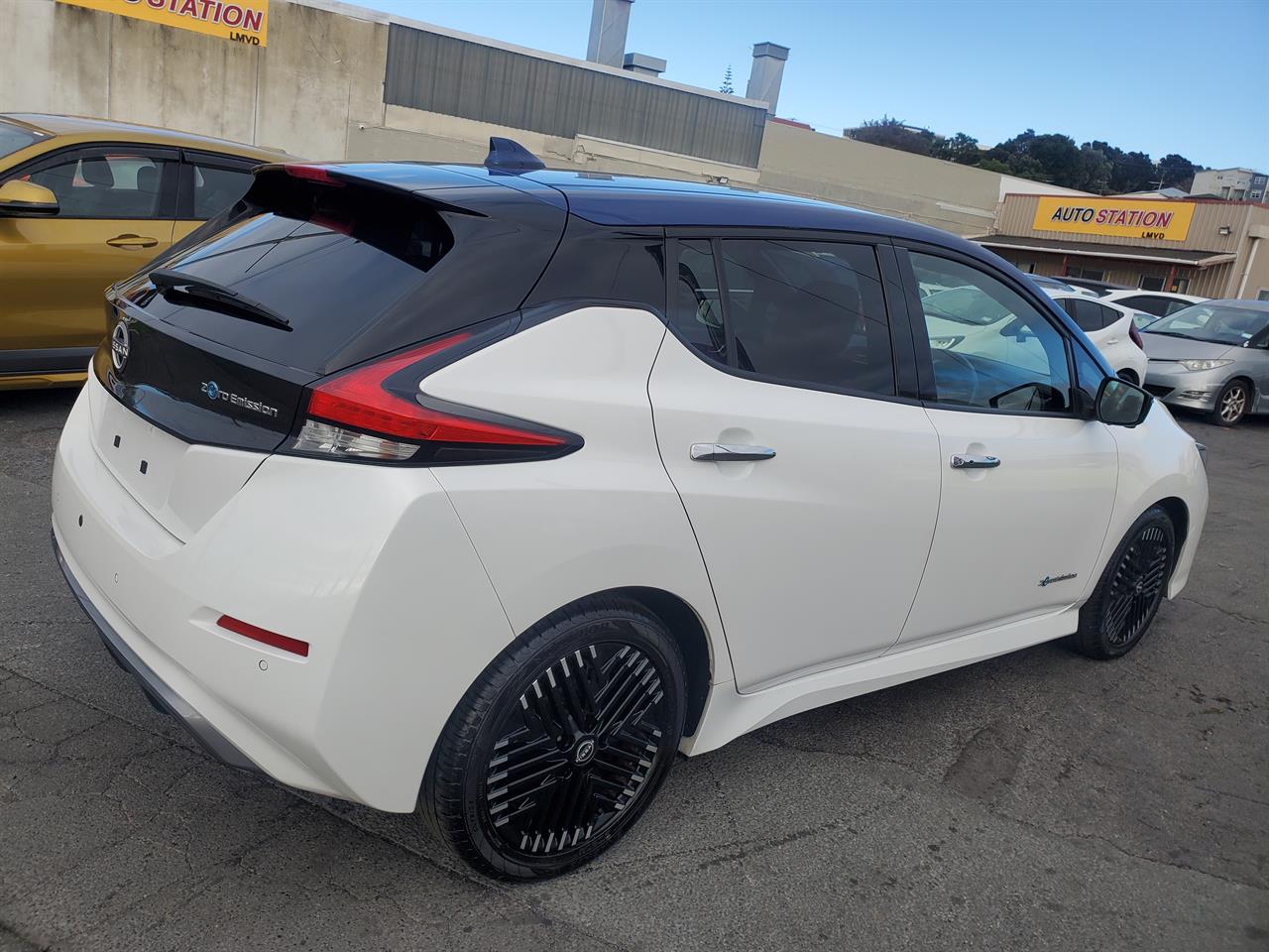 2022 Nissan Leaf thumbnail