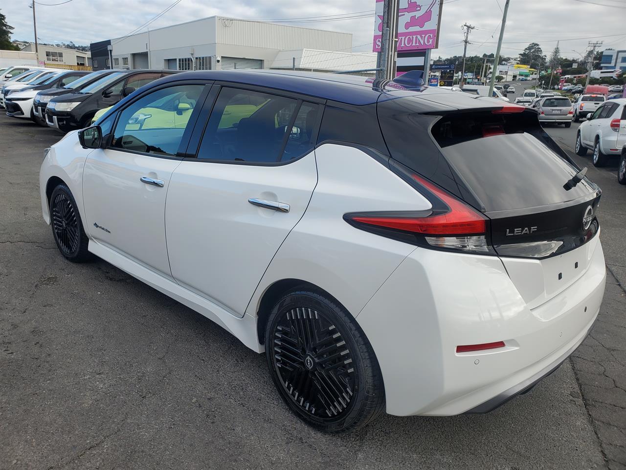 2022 Nissan Leaf thumbnail