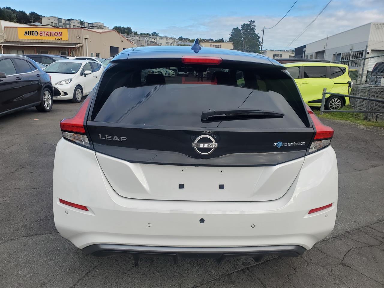 2022 Nissan Leaf thumbnail