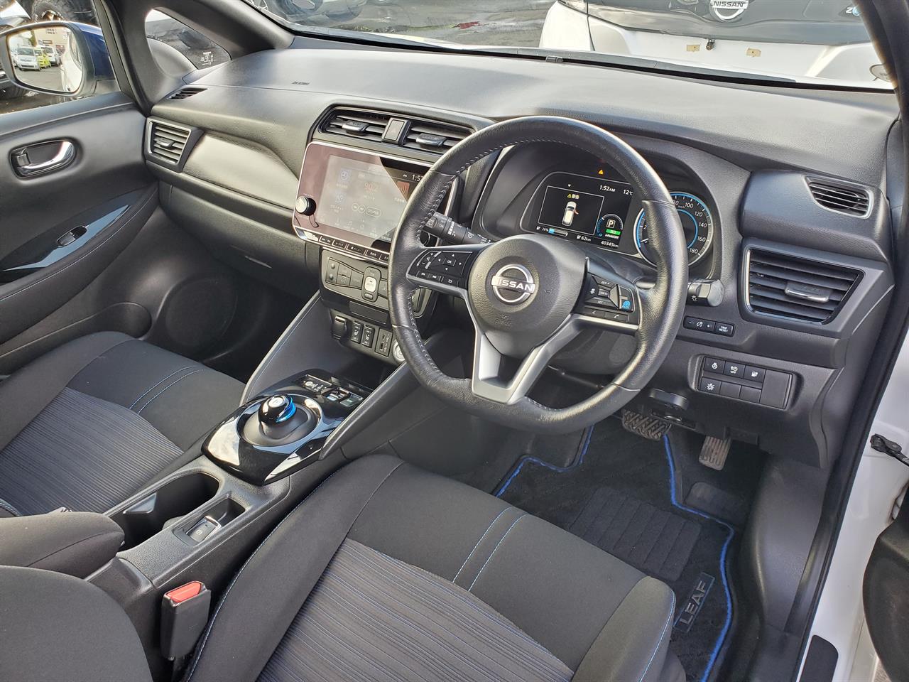 2022 Nissan Leaf thumbnail