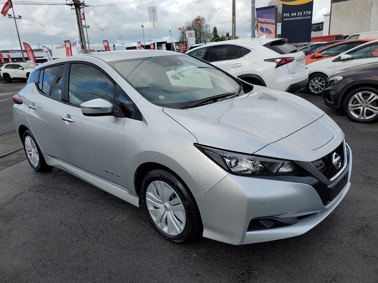 2021 Nissan Leaf thumbnail