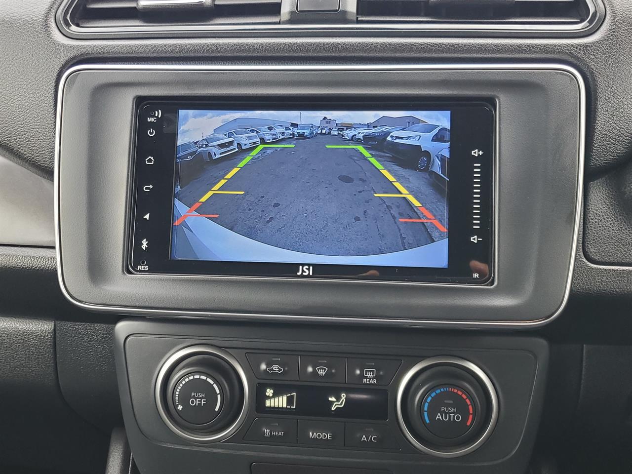 2021 Nissan Leaf thumbnail