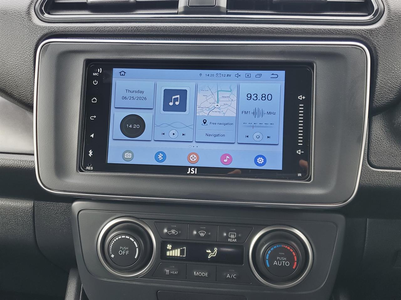 2021 Nissan Leaf thumbnail