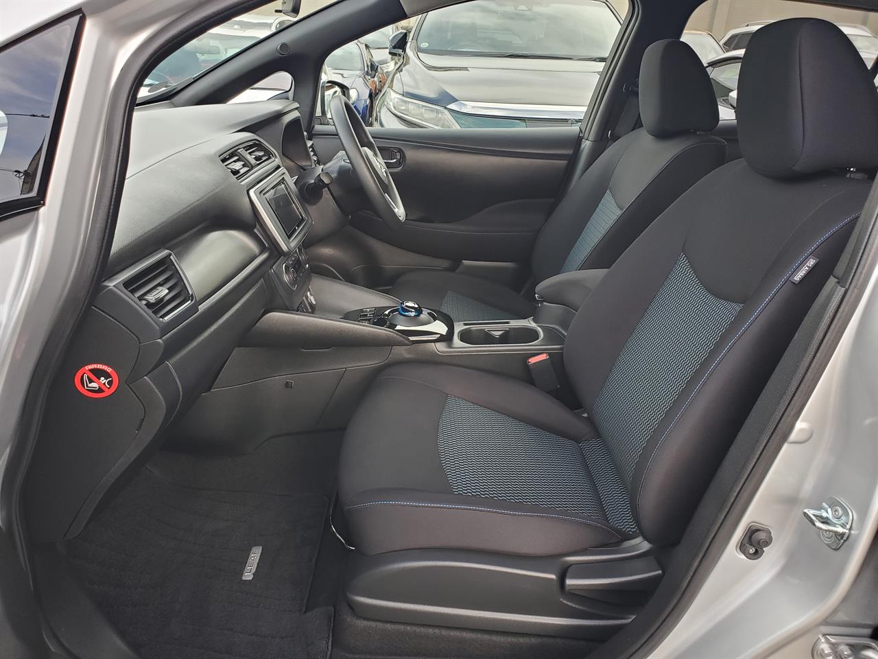 2021 Nissan Leaf thumbnail