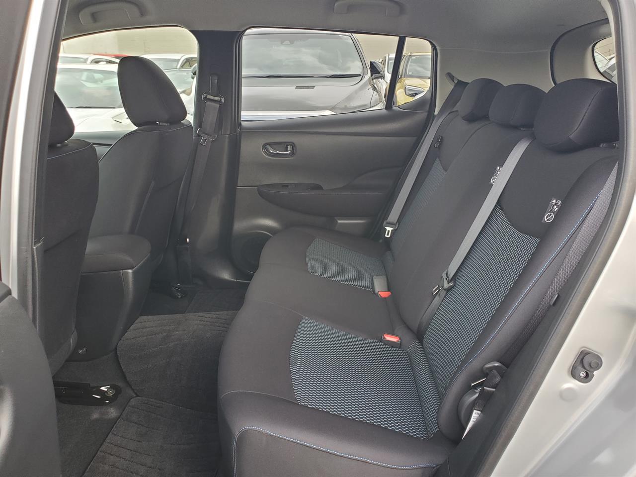 2021 Nissan Leaf thumbnail