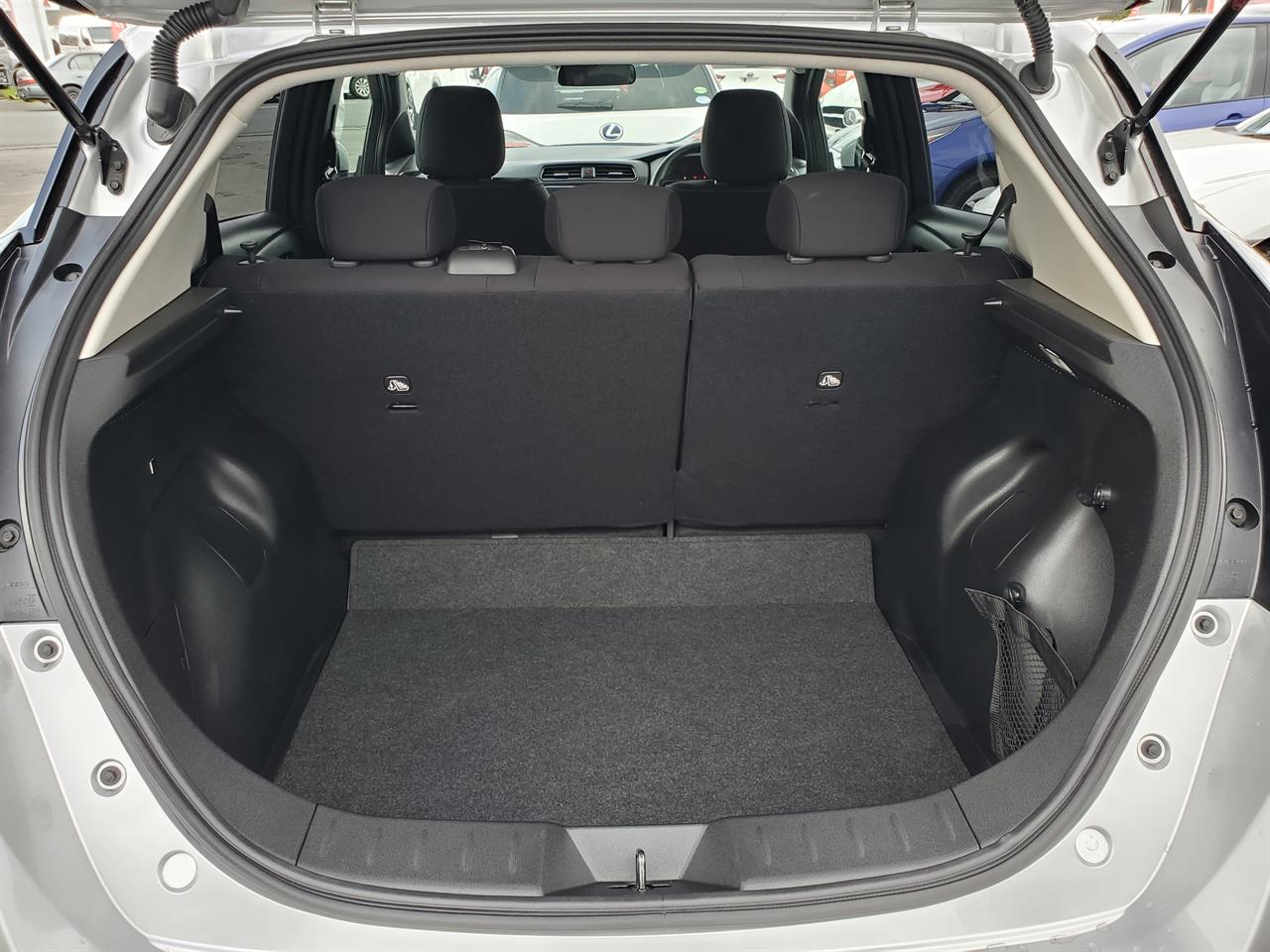 2021 Nissan Leaf thumbnail