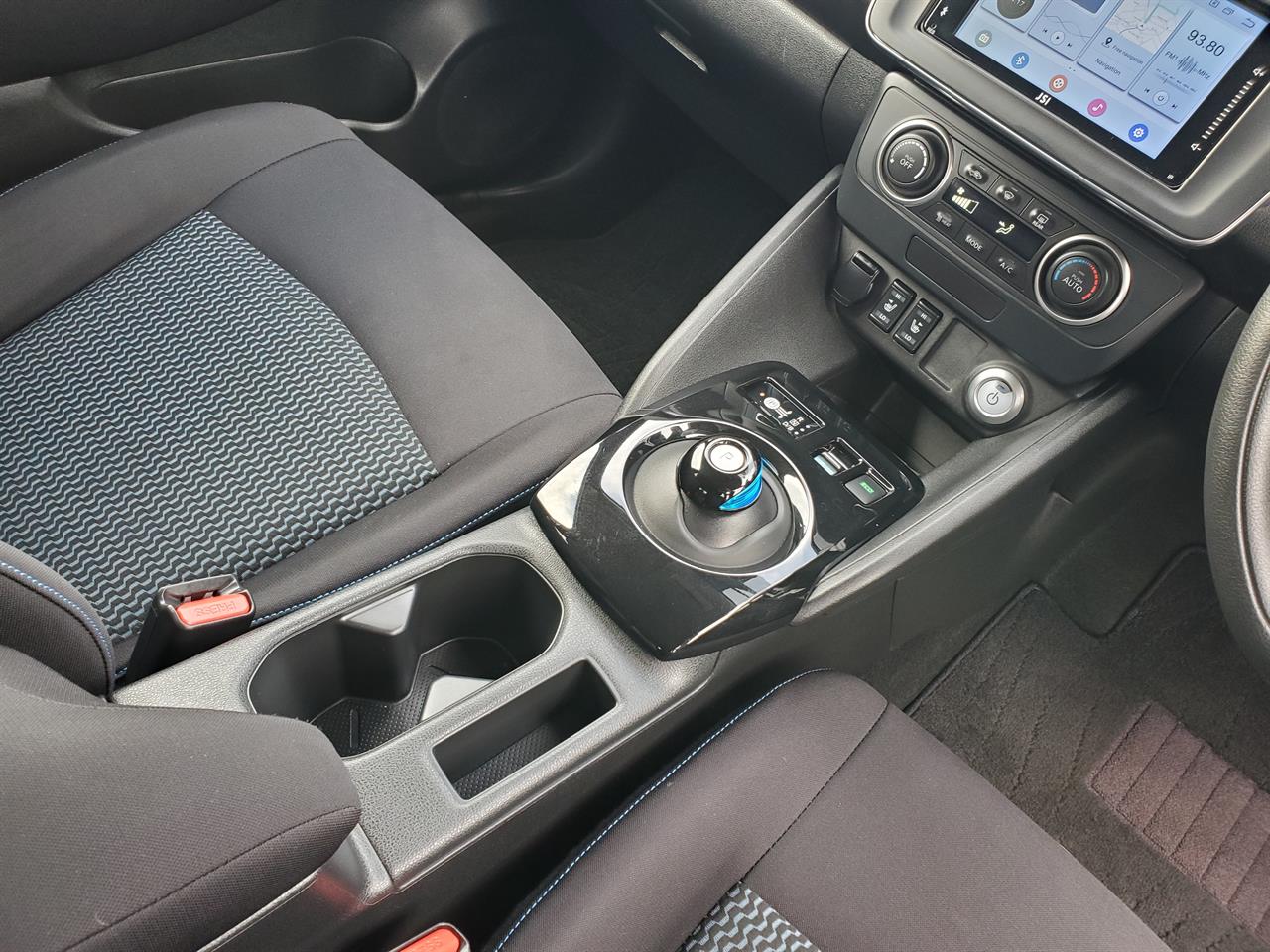 2021 Nissan Leaf thumbnail