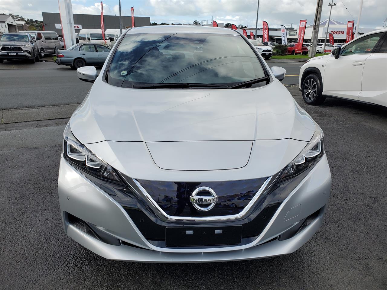 2021 Nissan Leaf thumbnail