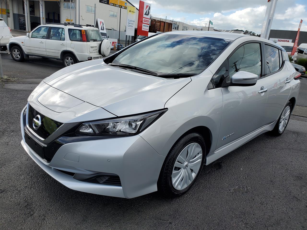 2021 Nissan Leaf thumbnail