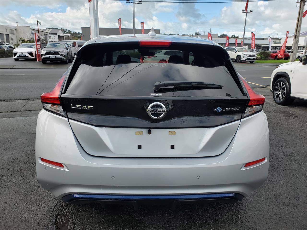 2021 Nissan Leaf thumbnail