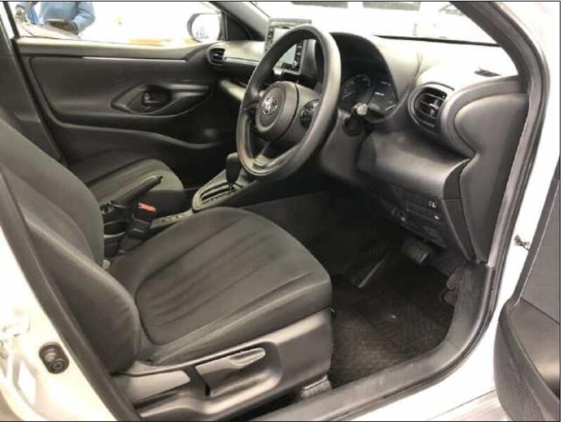 2021 Toyota YARIS thumbnail
