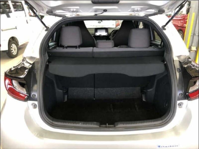 2021 Toyota YARIS thumbnail