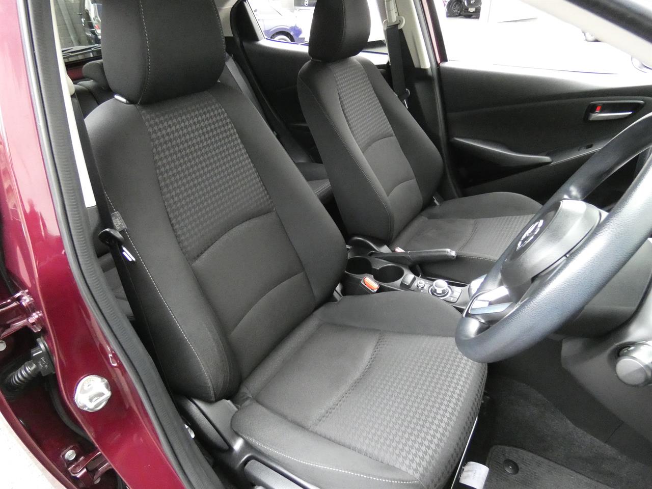 2017 Mazda DEMIO thumbnail